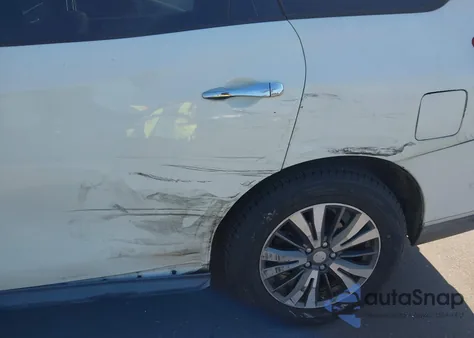 2017 Nissan Pathfinder Sv z USA, uszkodzony, nr VIN 5N1DR2MN5HC646844